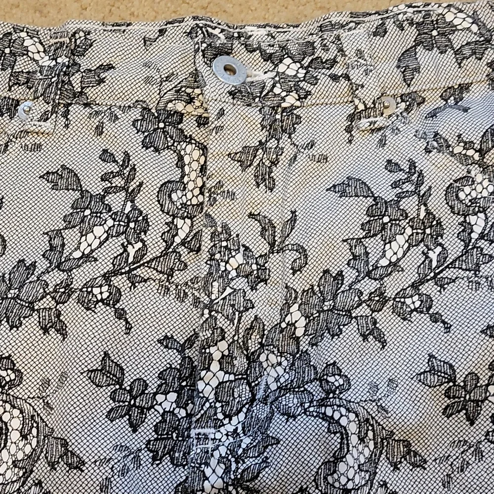 Karen Kane In-style Skirt Size 10 White with Black Floral Lace Pattern
